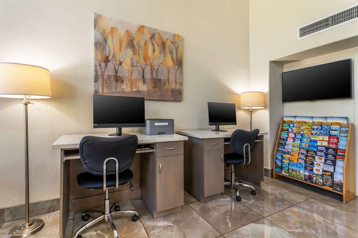 Business Center 51 of 52