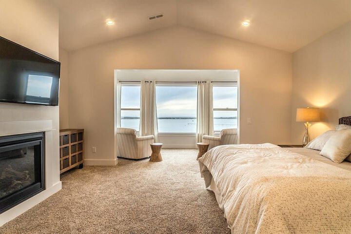 Seagate: Starboard coos Bay~premiere Property