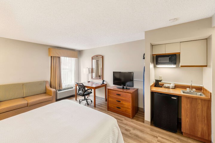 Room 5 of 17