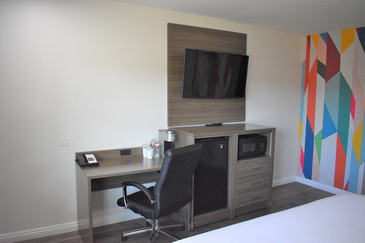 Room 18 of 25