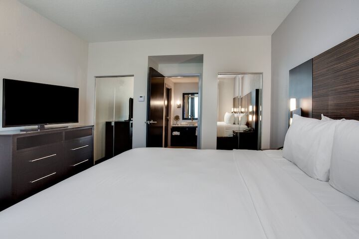 Room 28 of 60