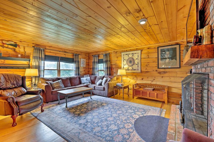 Jacksonville Cabin w / Wraparound Deck & Views