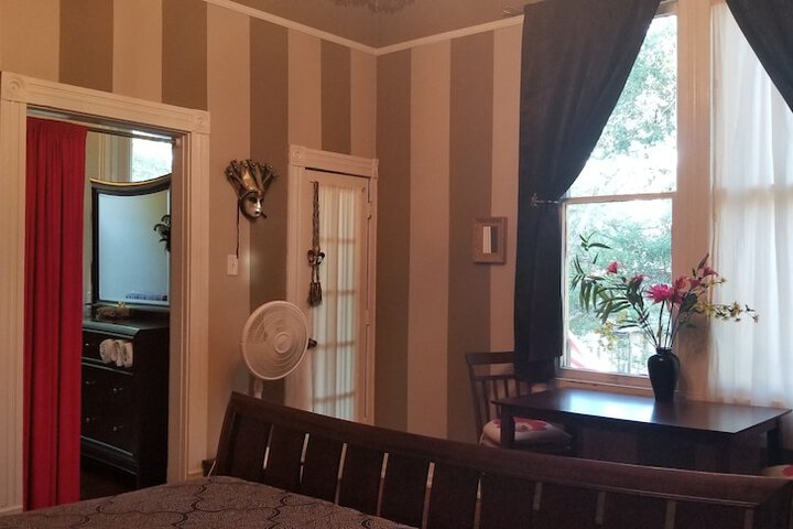 Room 46 of 91