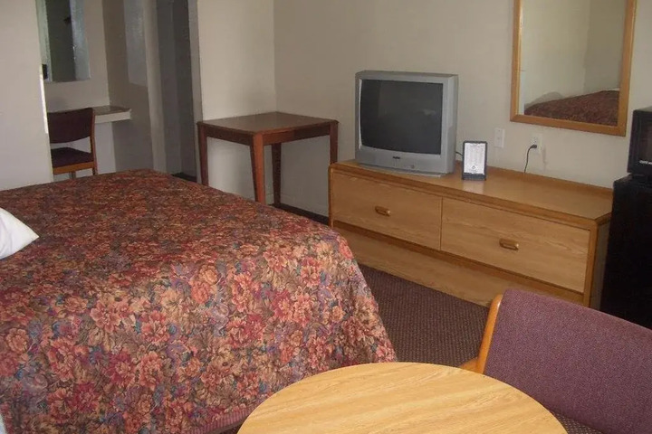 BENTON RELAX INN