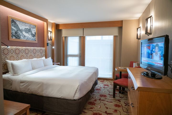 Room 33 of 72