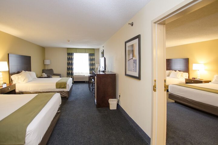 Room 34 of 82