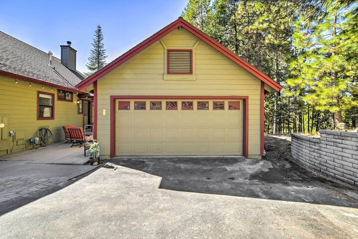 Charming Chester Home w / Furnished Porch!