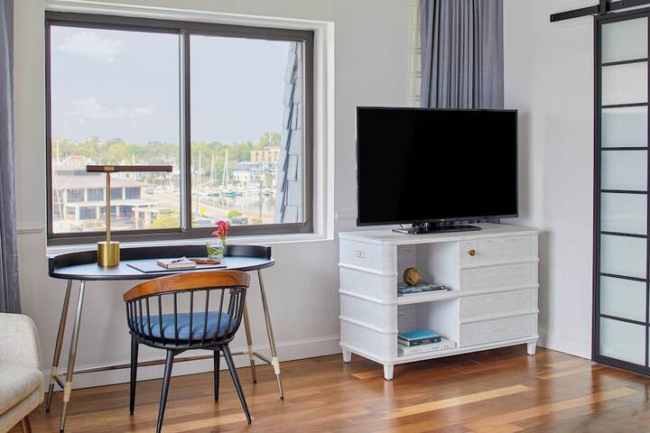 Annapolis Waterfront Hotel Autograph Collection