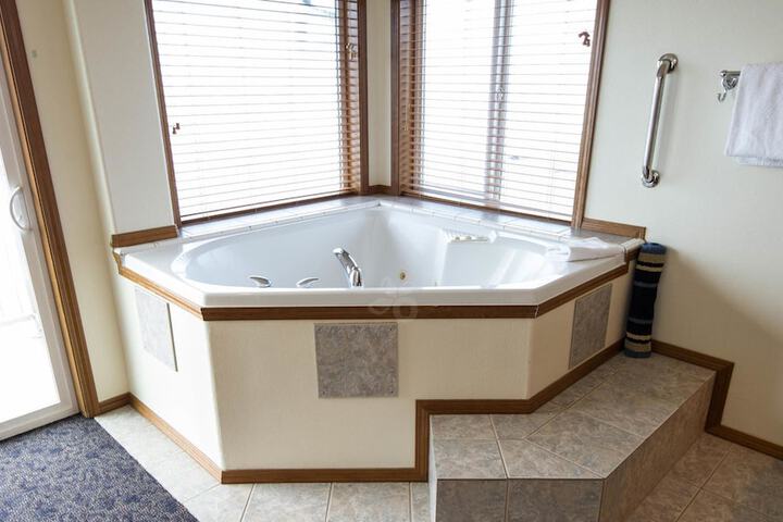 Hot Tub 95 of 127