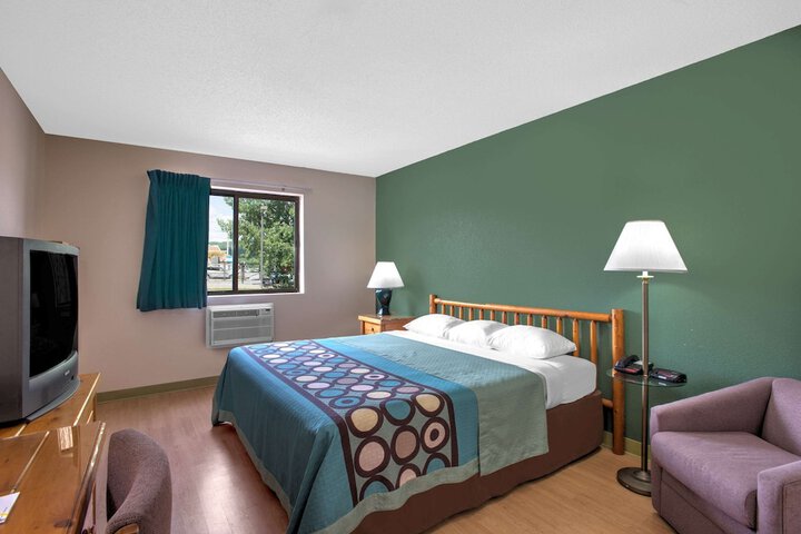 Super 8 by Wyndham Ticonderoga