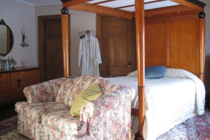Murphy House