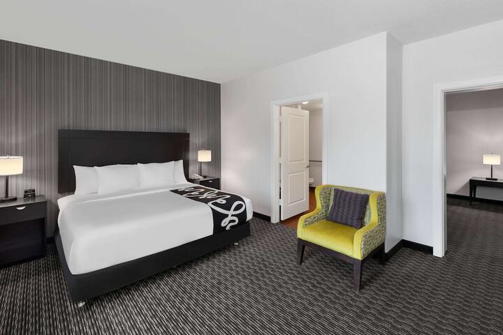 Room 35 of 59