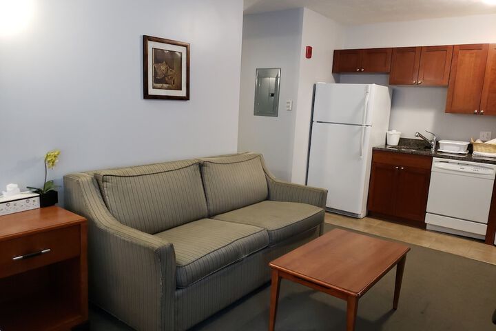 Crescent Suites Hotel