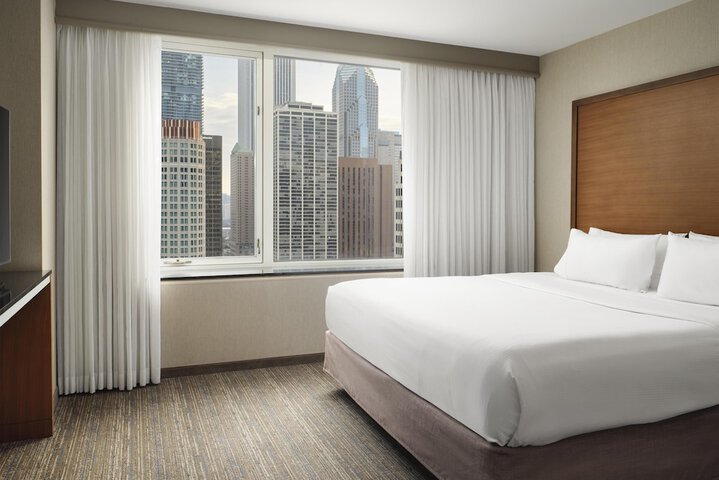Embassy Suites by Hilton Chicago Downtown Magnificent Mile