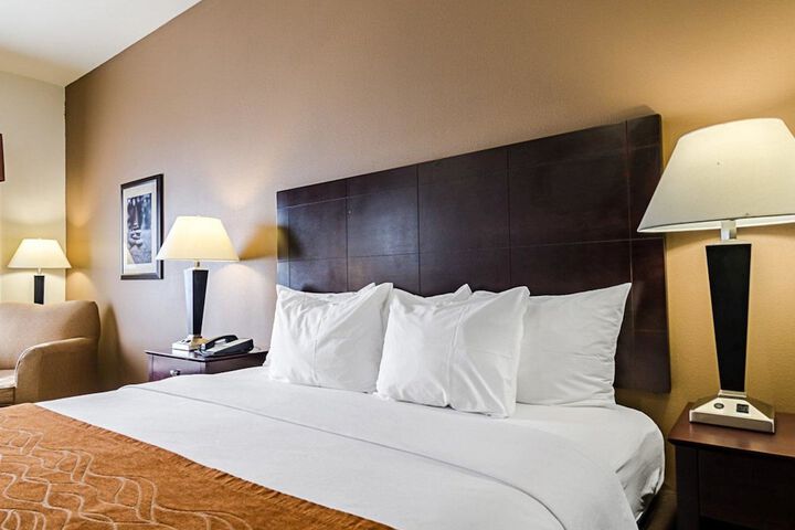 Comfort Inn & Suites Lawrence - University Area