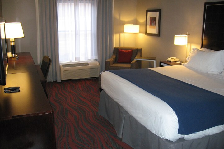 Room 12 of 23
