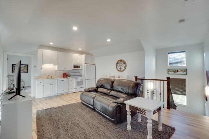 2 Mi to Town: Castle Rock Retreat w / Fireplace!