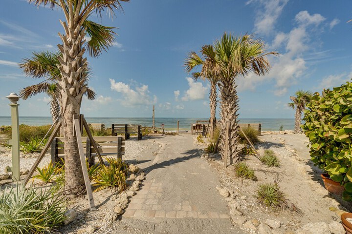 Manasota Key Vacation Rental w / Beach Access!