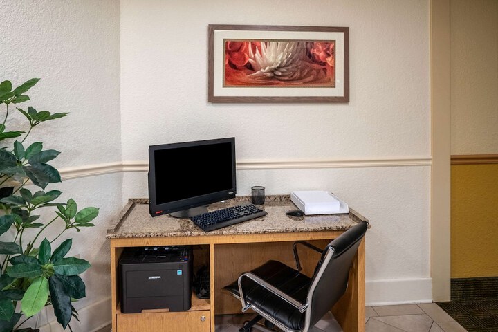 Business Center 59 of 60