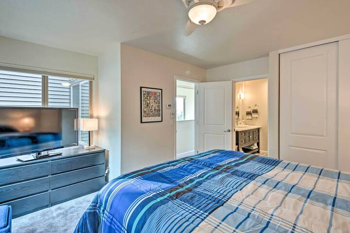 2 Mi to Heavenly Mountain: Tahoe Retreat w / Views