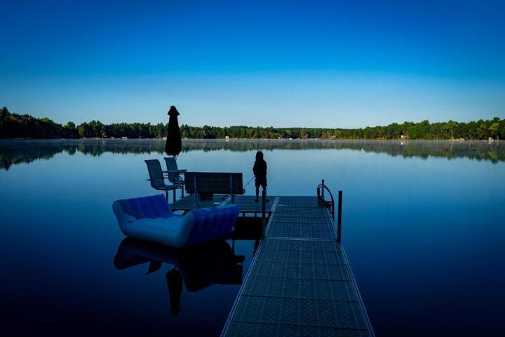 Lakefront Home 4 Bedroom 4 Bath Sleeps 12
