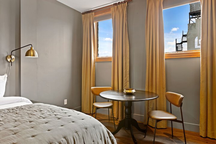Room 32 of 66