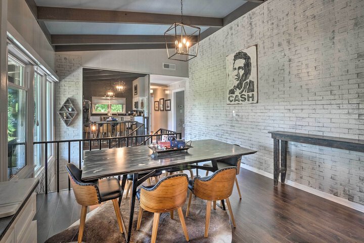 Chic Family-friendly Home With Outdoor Oasis!