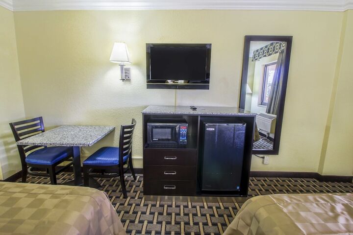 Room 10 of 18
