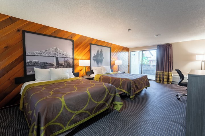 Super 8 by Wyndham Gananoque / Country Squire Resort