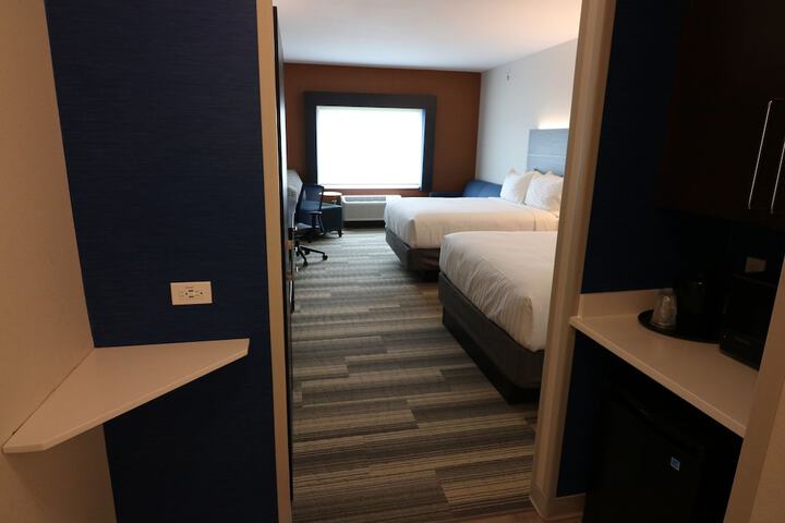 Room 27 of 41