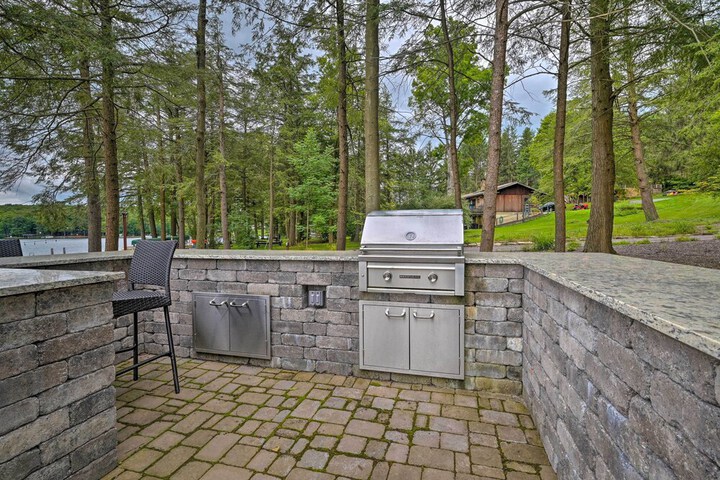 Indian Lake Retreat w / Wet Bar & Covered Deck