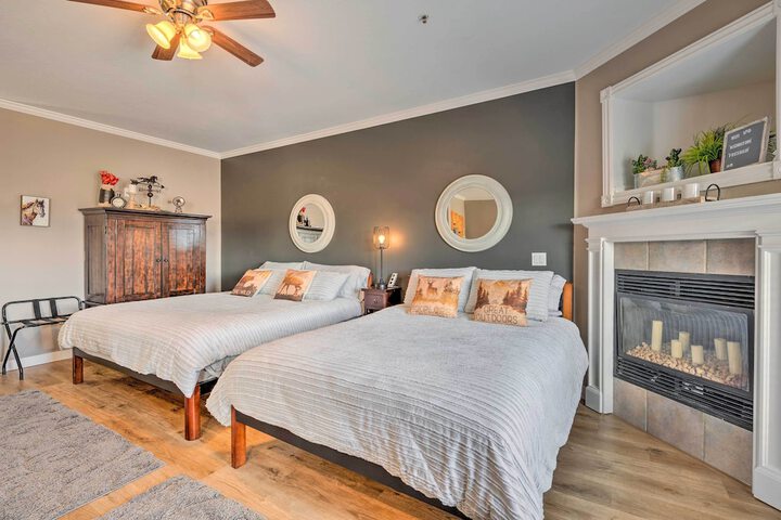 Large Cozy Midway Studio w / Mountain Views!
