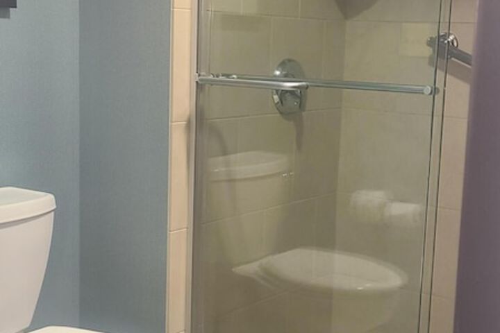 Room 13 of 28