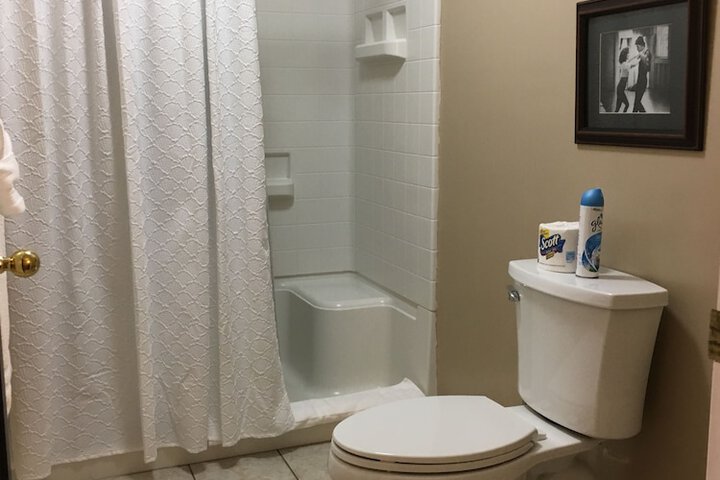 Room 119 of 175