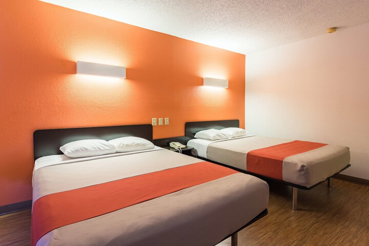 Room 8 of 24