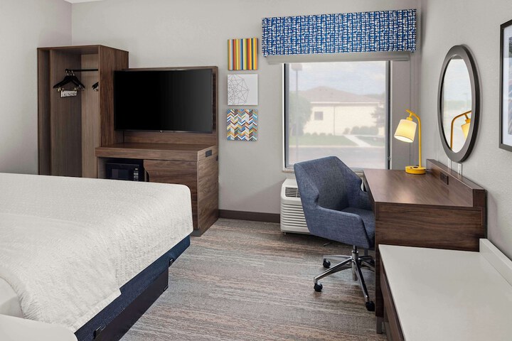 Room 16 of 28