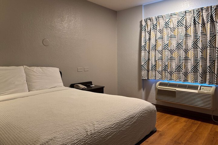 Room 12 of 26