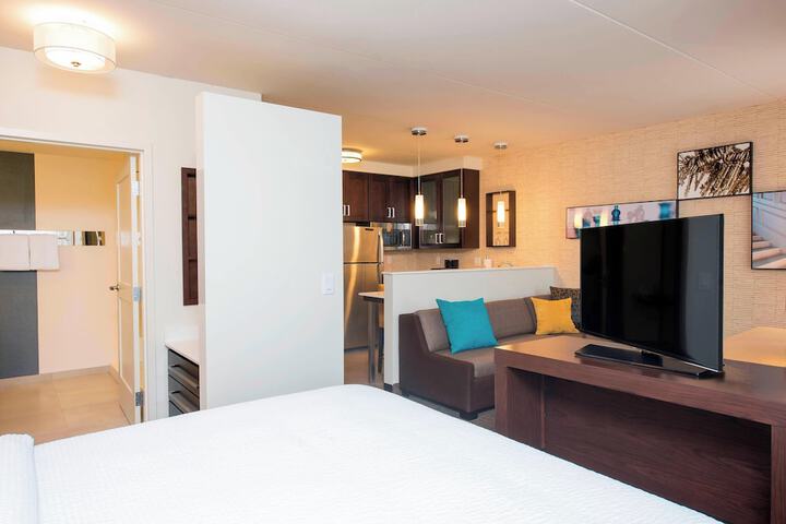 Room 32 of 53