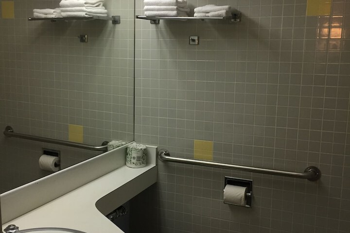Room 25 of 46
