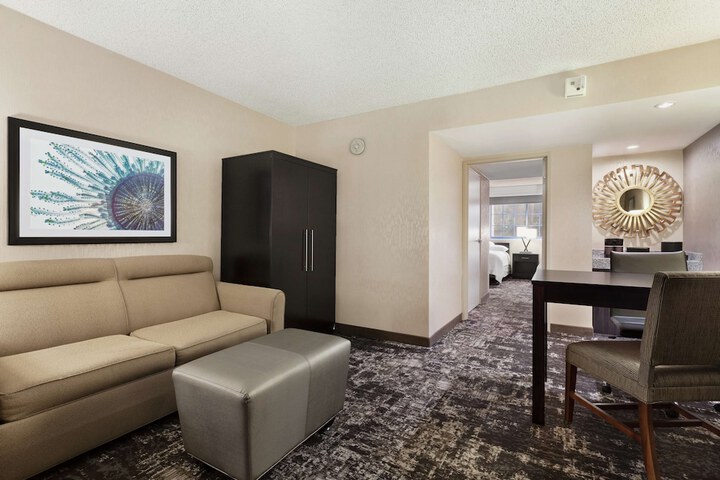 Room 10 of 38