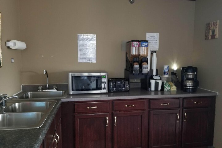 Breakfast/Coffee Service 215 of 232