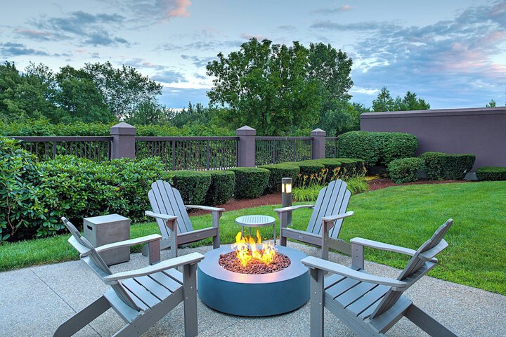 Courtyard by Marriott Manchester - Boston Regional Airport