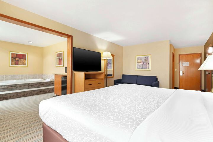 Room 9 of 31