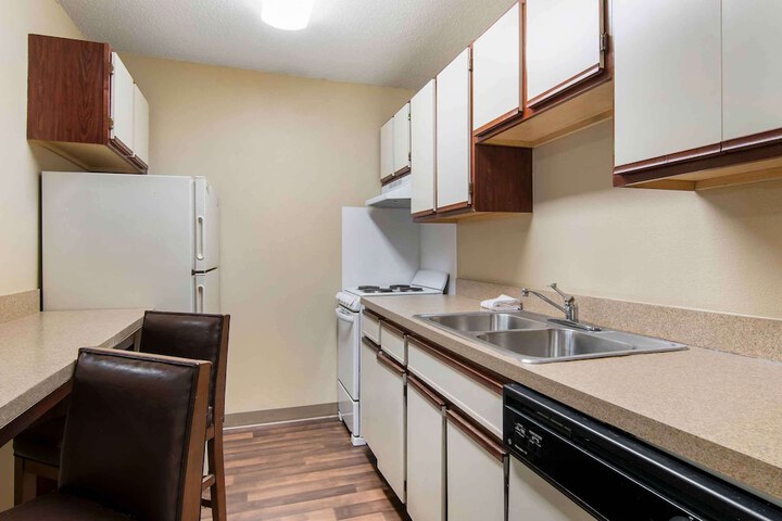 Extended Stay America Select Suites St. Louis Earth City