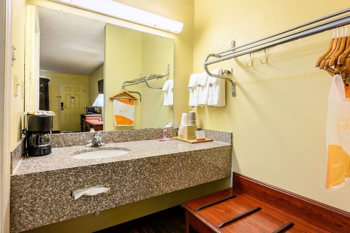 Econo Lodge Athens I-65