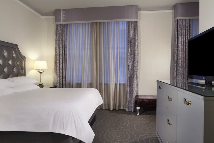 Room 33 of 71
