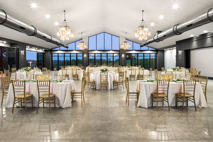 Ballroom/Hall 88 of 104
