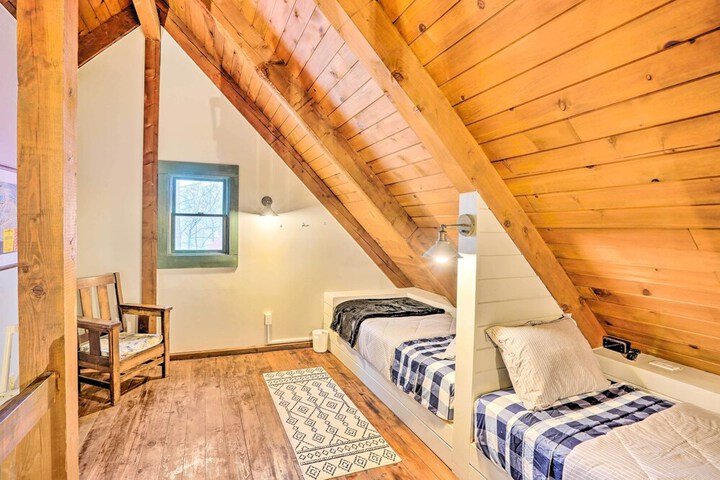 Berkshires Getaway 1 Mi Skiing & Hiking!