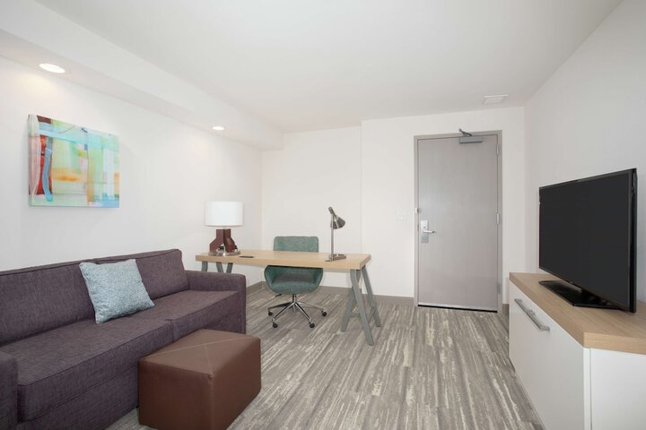 Room 32 of 39