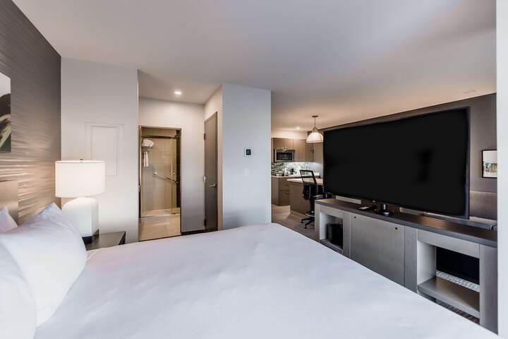 Hyatt House Winnipeg-South / Outlet Collection